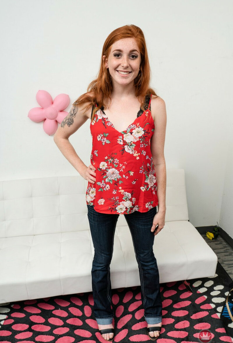 Танюша, 24 года, 0 размер груди